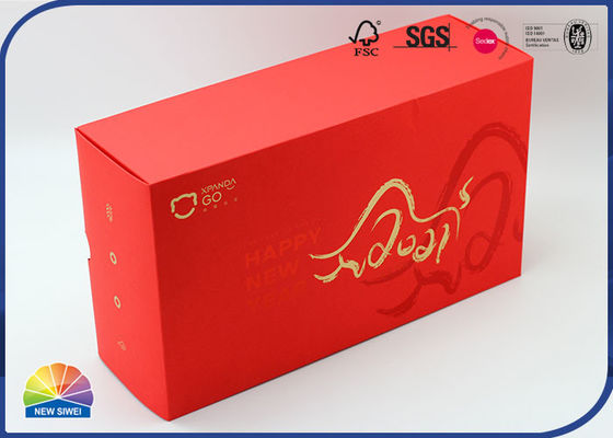 Rood Karton dat Tussenvoegsel van Doos het Gouden Logo Pack Present With C1S vouwt